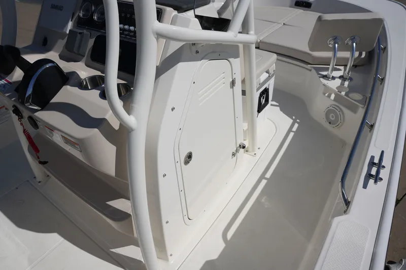Slide: The Image of Boston Whaler 210 Montauk 2026 - 26