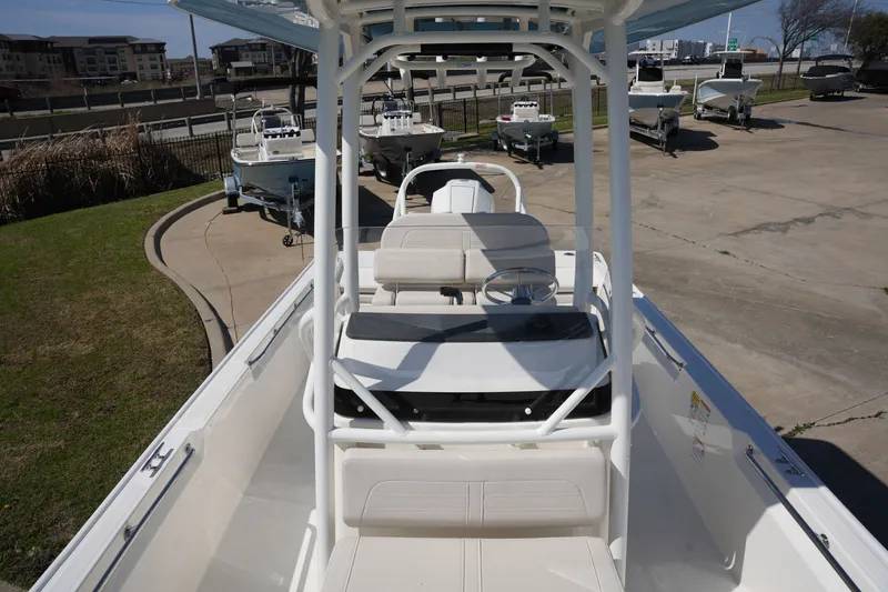Slide: The Image of Boston Whaler 210 Montauk 2026 - 30