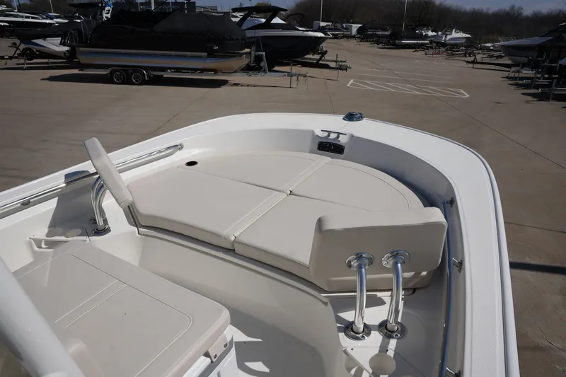 Slide: The Image of Boston Whaler 210 Montauk 2026 - 31