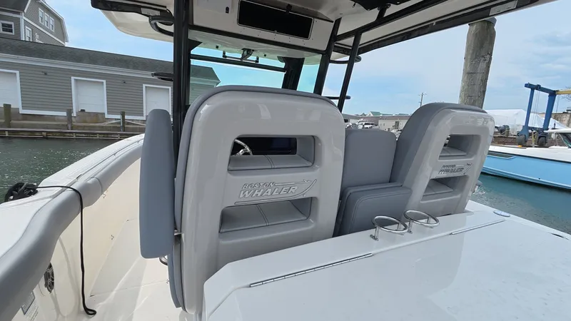 Slide: The Image of Boston Whaler 330 Outrage 2026 - 13