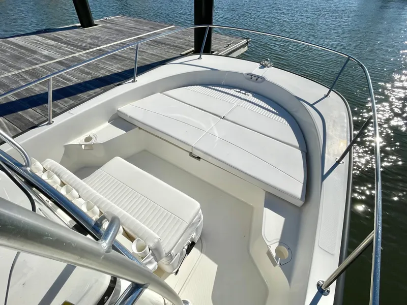 Slide: The Image of Boston Whaler 210 MTK 2017 - 15