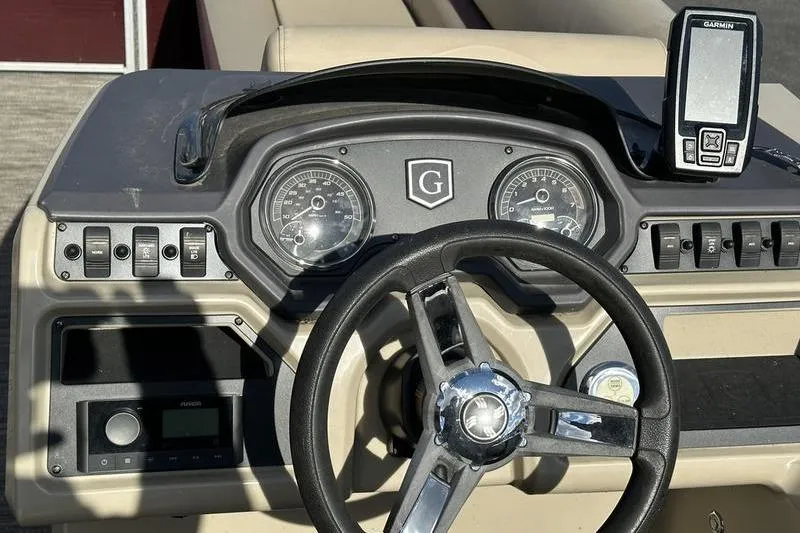 Slide: The Image of Steering console of 2020 Sweetwater SW 2286 SB boat with gauges and Garmin device. - 18