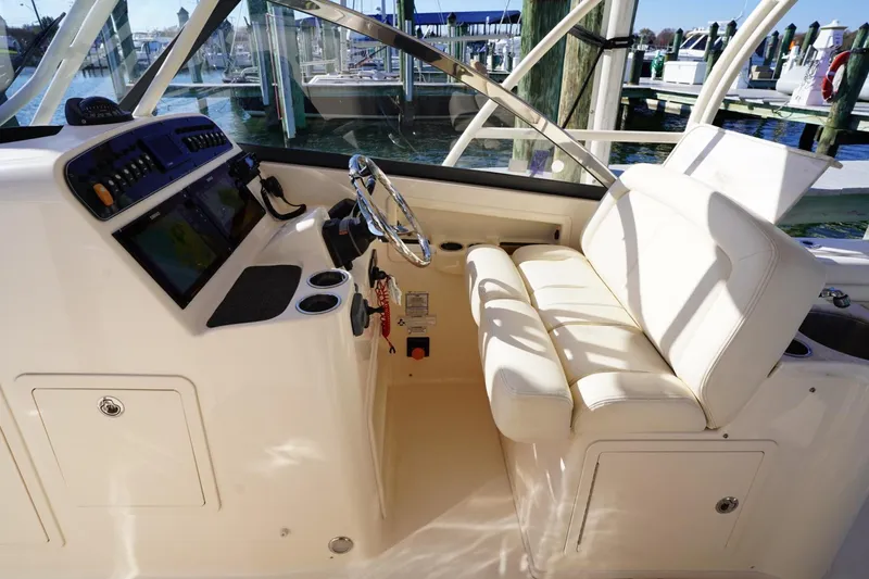 Slide: The Image of 2015 Grady-White Freedom 307 boat interior with helm and seating area. - 20