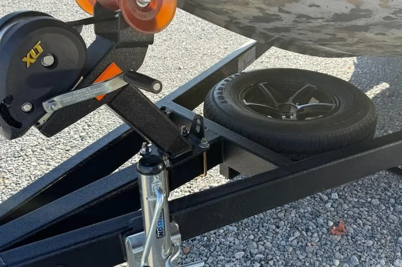 Slide: The Image of Trailer hitch and wheel assembly of Thor TIMBER HAMMER 1754, 2026 model. - 7