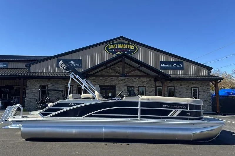 Slide: The Image of Capacity label on 2026 Bennington M Swingback 24 MSB, 12 persons or 1747 lbs. - 1