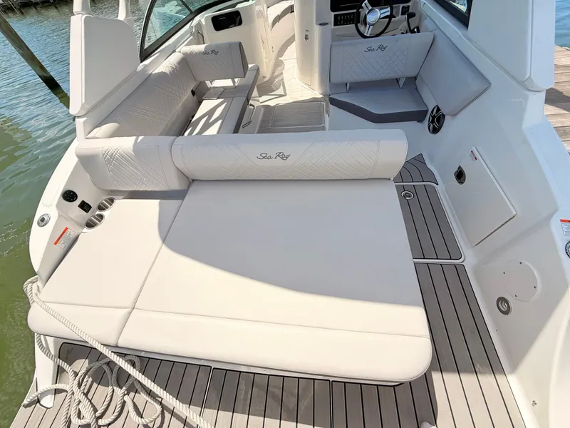Slide: The Image of Sea Ray SDX 230 Outboard 2026 - 33