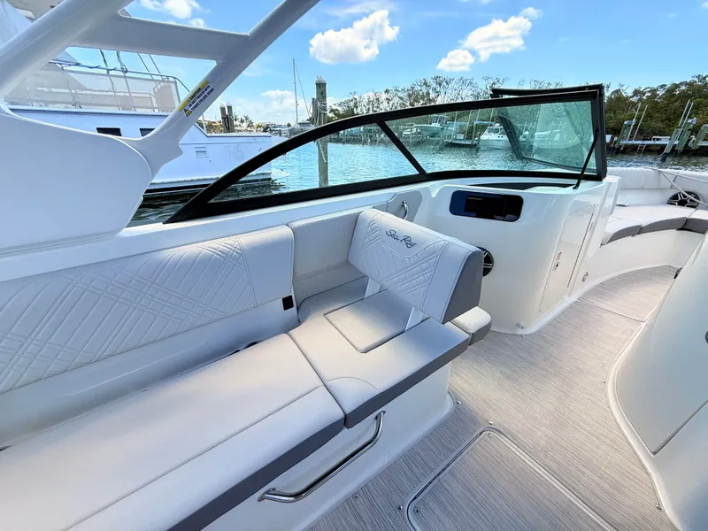 Slide: The Image of Sea Ray SDX 230 Outboard 2026 - 34