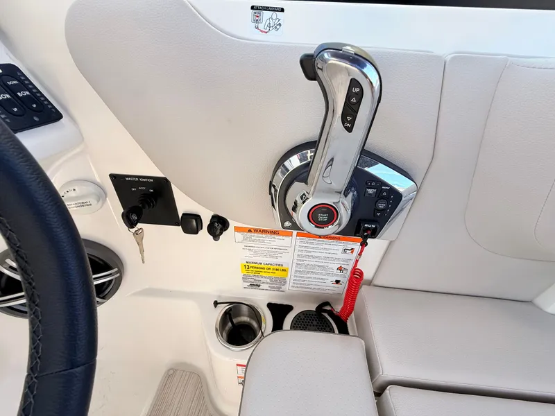 Slide: The Image of Sea Ray SDX 230 Outboard 2026 - 42