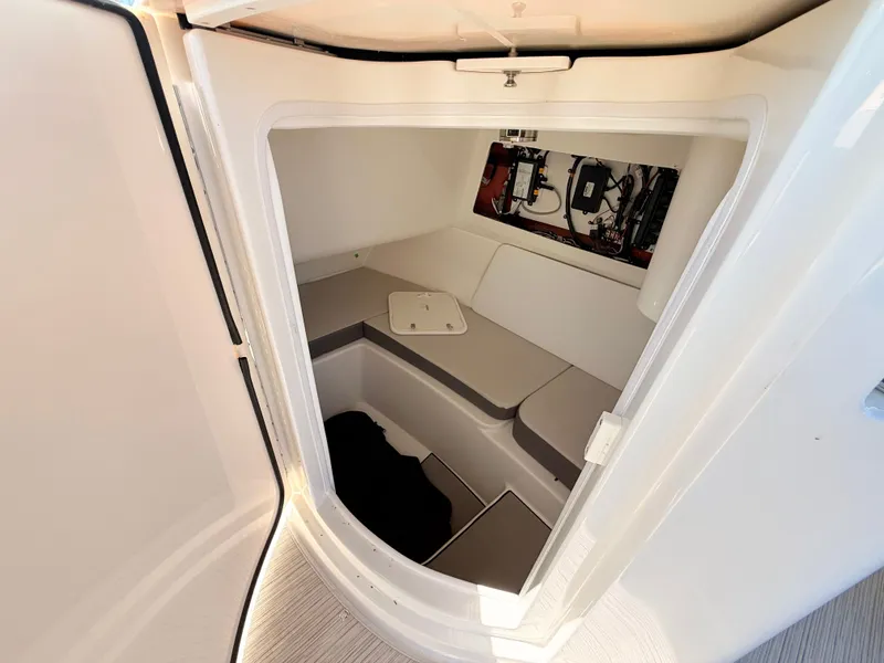 Slide: The Image of Sea Ray SDX 230 Outboard 2026 - 44
