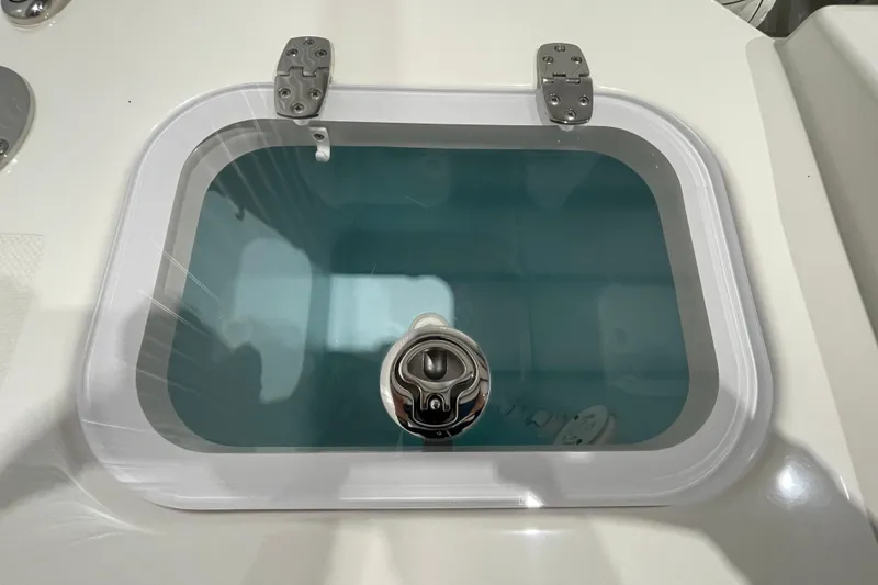 Slide: The Image of Livewell compartment on 2024 Pursuit DC 326 Dual Console boat. - 29