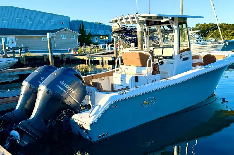 The Image of 2021 Sea Hunt Ultra 265 SE boat docked with twin Yamaha engines. - 0