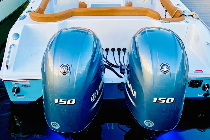Slide: The Image of 2021 Sea Hunt Ultra 265 SE boat with dual Yamaha 150 engines. - 7