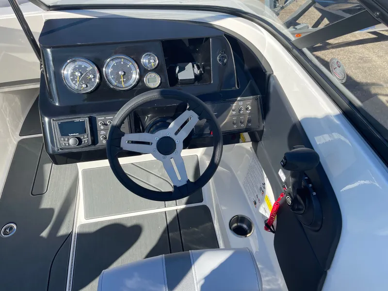 Slide: The Image of Bayliner V20 2026 - 12