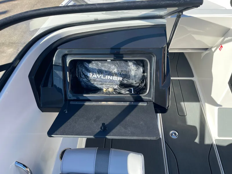 Slide: The Image of Bayliner V20 2026 - 13