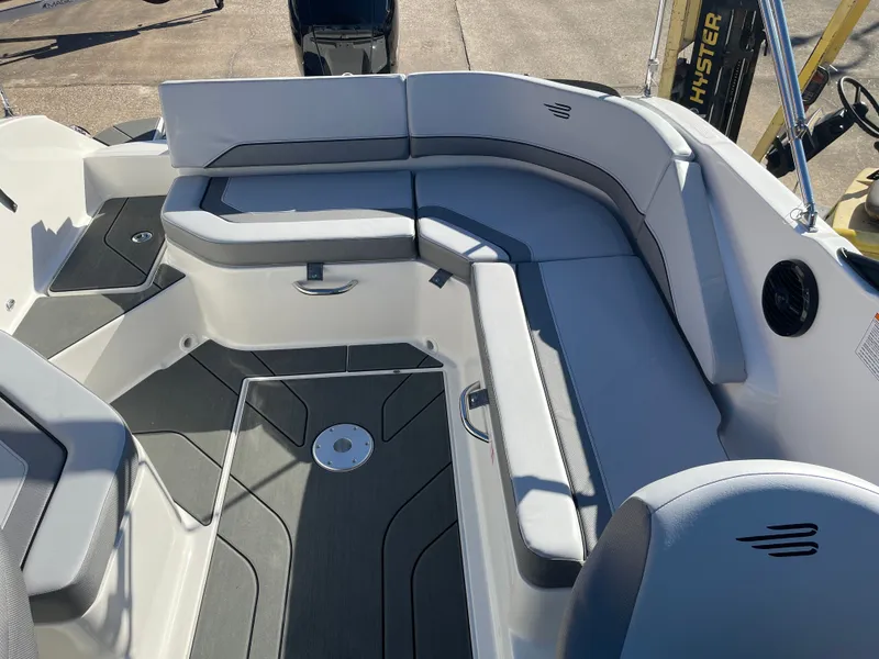 Slide: The Image of Bayliner V20 2026 - 15