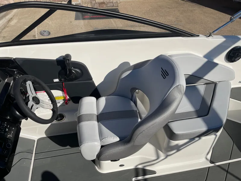 Slide: The Image of Bayliner V20 2026 - 16