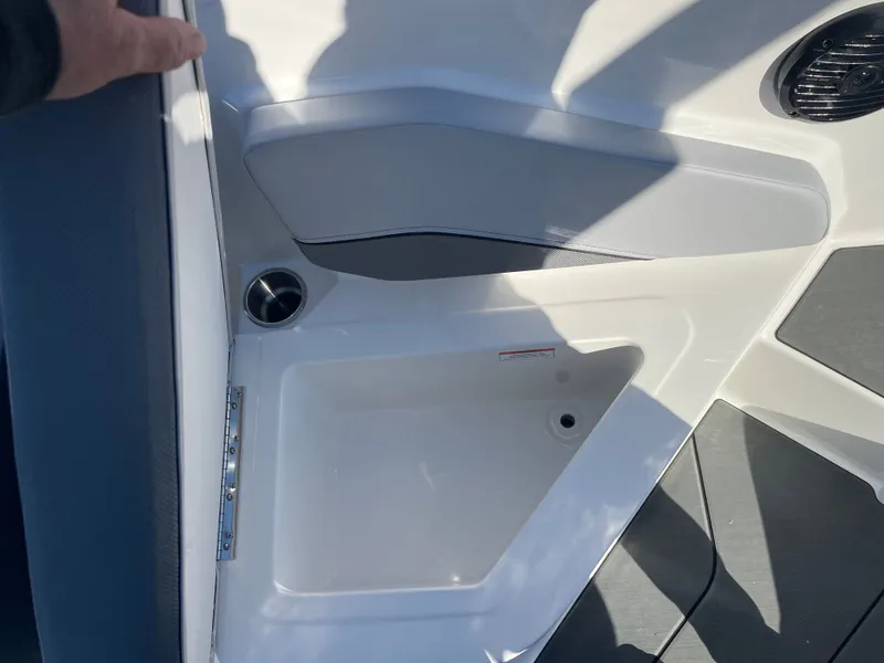 Slide: The Image of Bayliner V20 2026 - 19