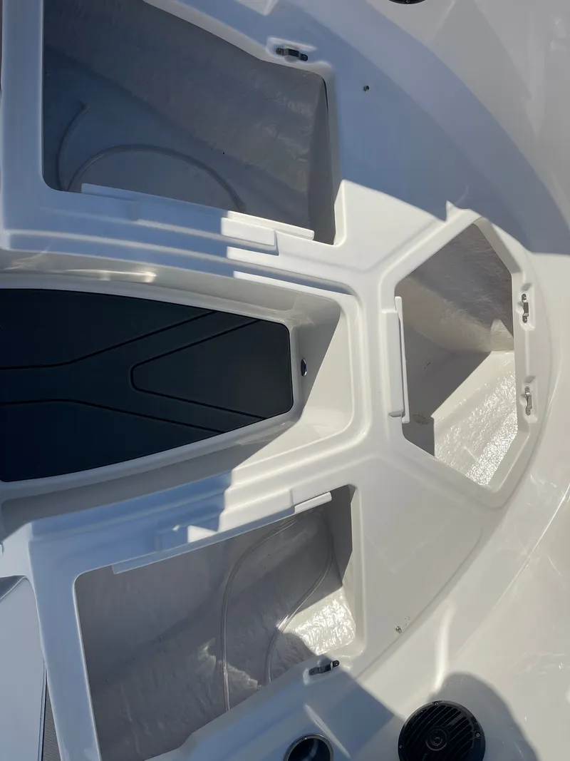 Slide: The Image of Bayliner V20 2026 - 21