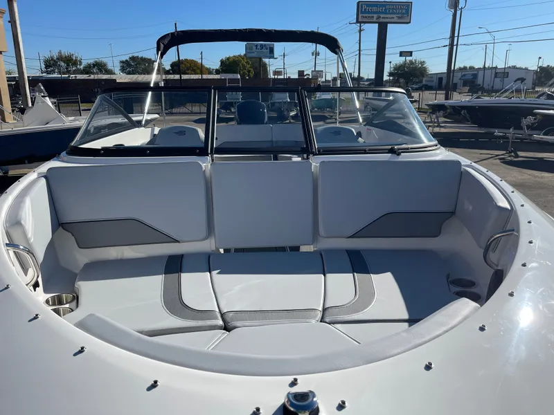 Slide: The Image of Bayliner V20 2026 - 22