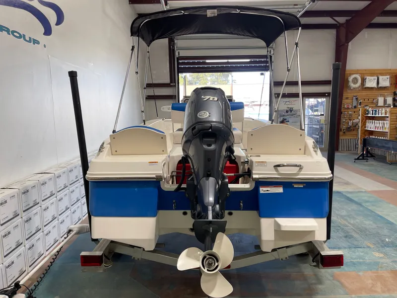 Slide: The Image of Robalo R160 Center Console 2018 - 6