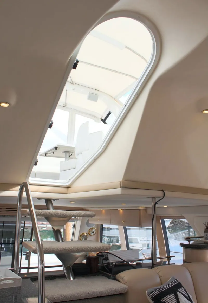 Slide: The Image of Interior view of 2000 Carver 530 Voyager Pilothouse with skylight and modern design. - 22