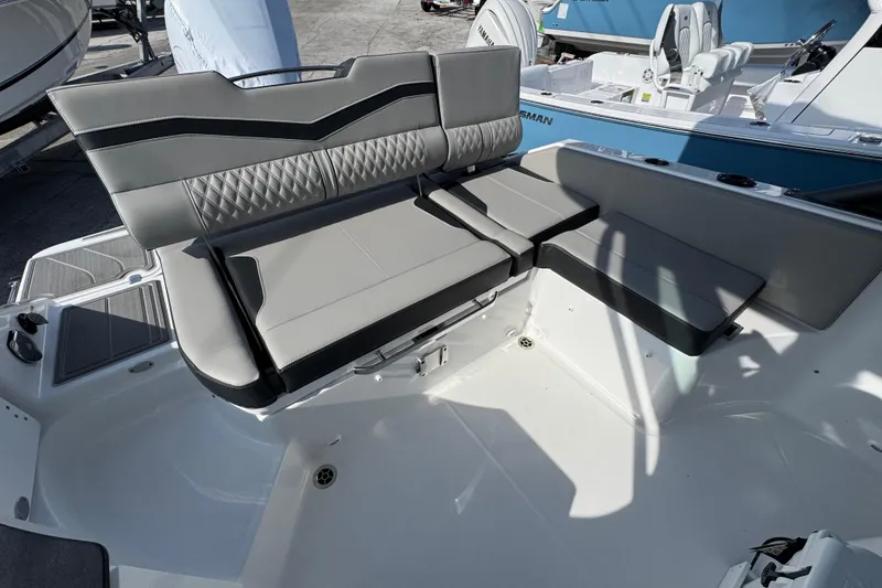 Slide: The Image of Elite 25 OB cockpit seating and hardtop - 4