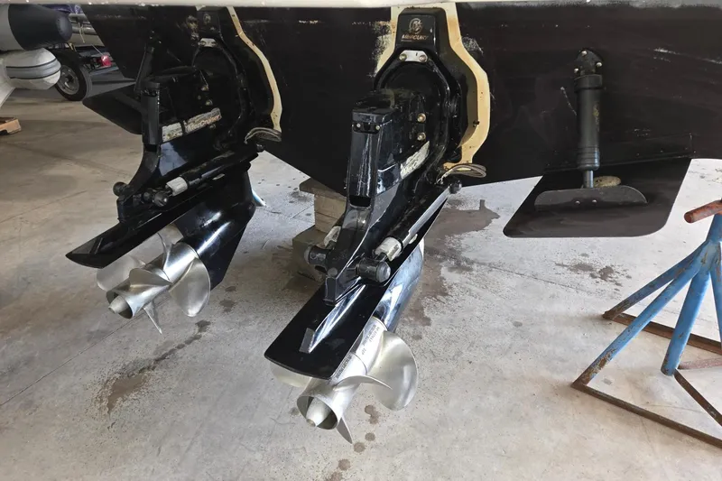 Slide: The Image of 2007 Sea Ray 290 Sundancer boat with dual propellers in a maintenance area. - 22