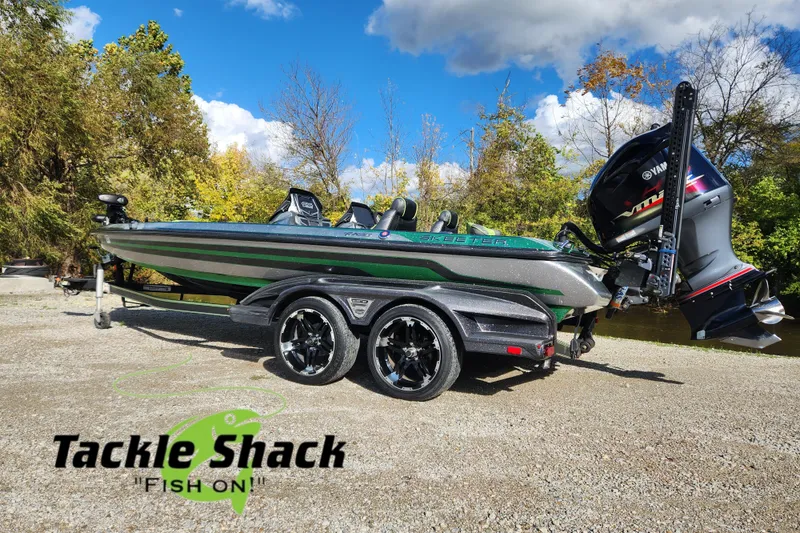 Slide: The Image of 2019 Skeeter FX21 boat with Yamaha engine at Tackle Shack, surrounded by trees and blue sky. - 5