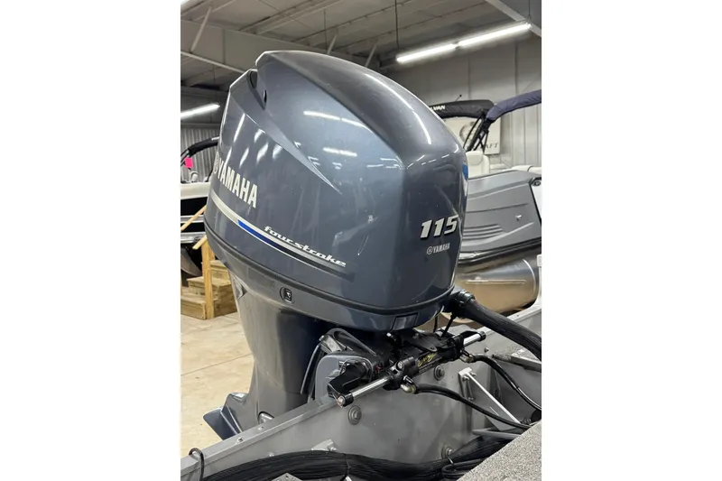 Slide: The Image of 2013 Alumacraft Competitor 175 SC with Yamaha 115 four-stroke outboard motor. - 16