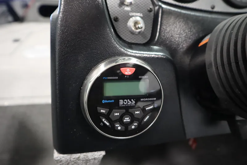 Slide: The Image of Crestliner 1850 Kodiak WT 2026 with Boss audio system. - 27