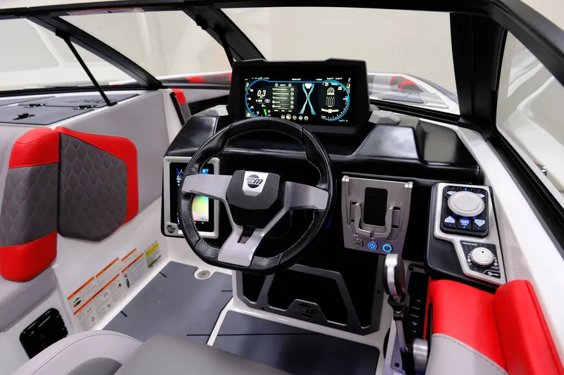 Slide: The Image of Malibu M220 2021 - 12