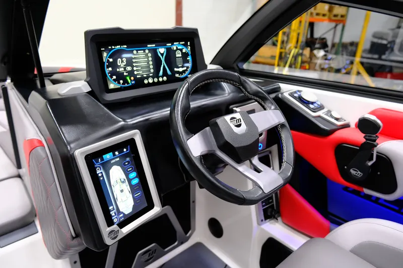 Slide: The Image of Malibu M220 2021 - 13