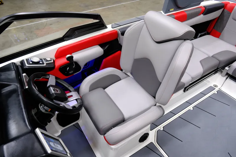 Slide: The Image of Malibu M220 2021 - 14