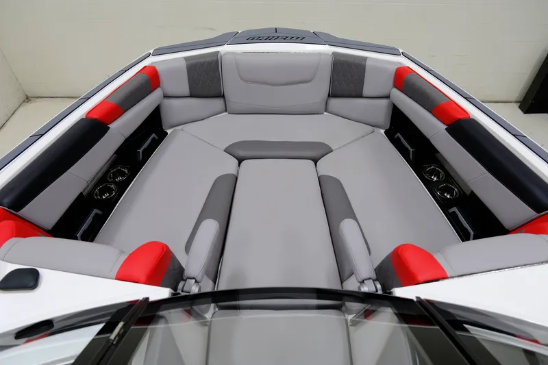 Slide: The Image of Malibu M220 2021 - 15