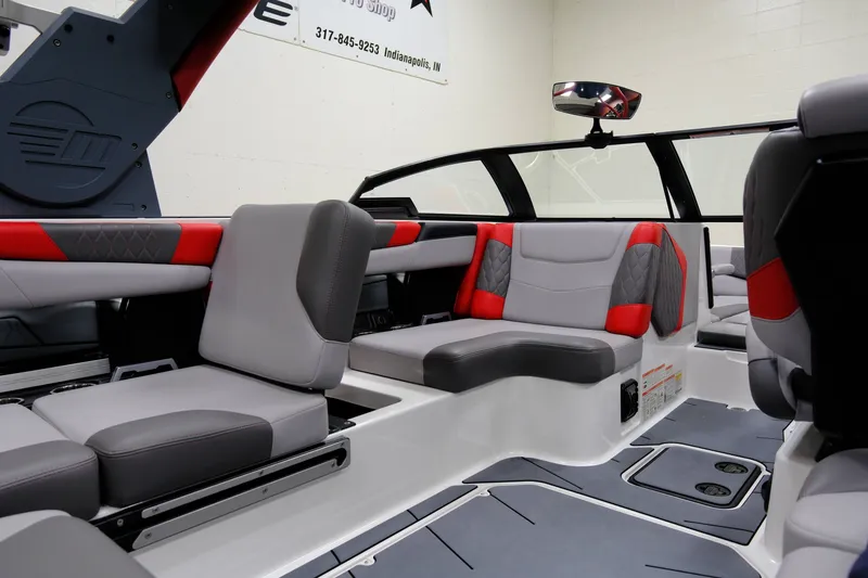 Slide: The Image of Malibu M220 2021 - 17