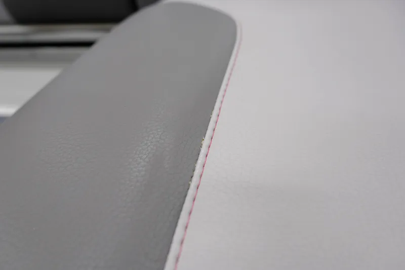 Slide: The Image of Malibu M220 2021 - 22