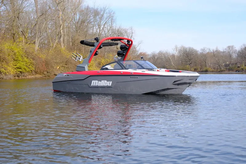 Slide: The Image of Malibu M220 2021 - 26