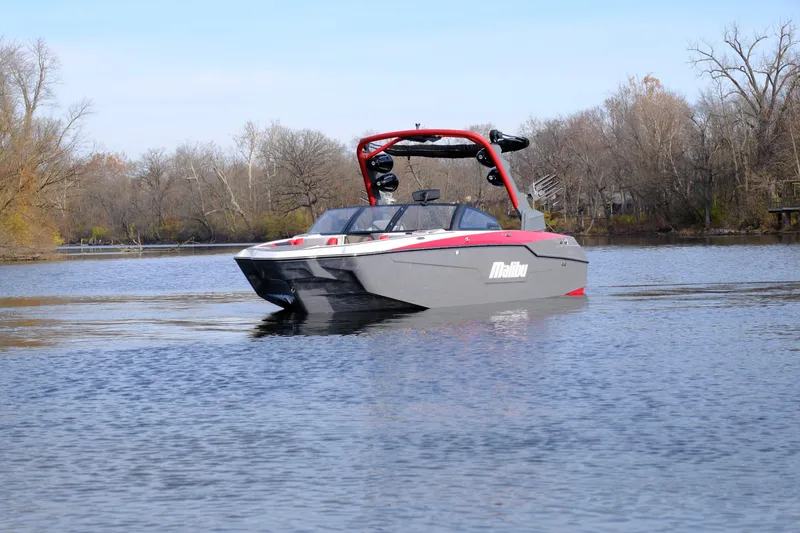 Slide: The Image of Malibu M220 2021 - 27