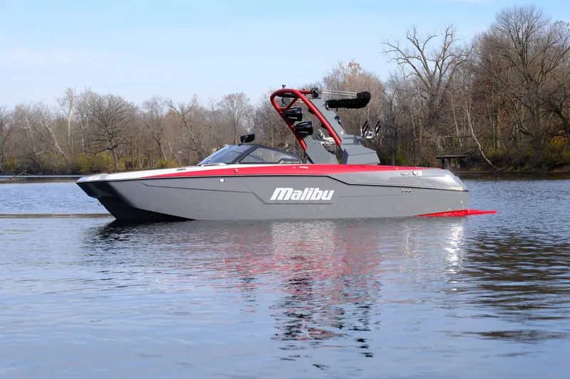 Slide: The Image of Malibu M220 2021 - 28