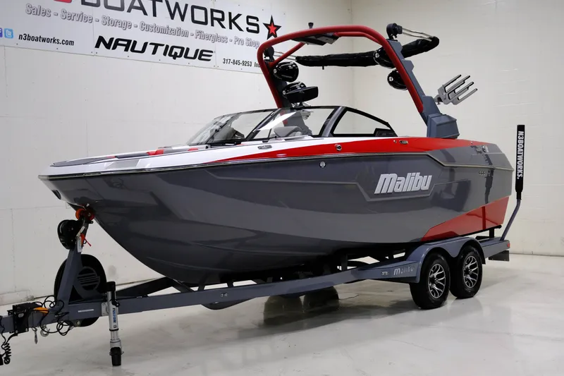 Slide: The Image of Malibu M220 2021 - 5