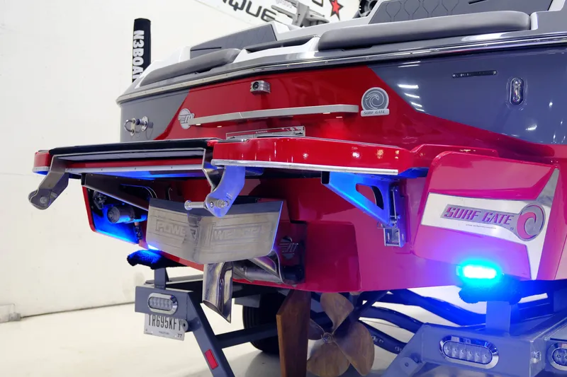 Slide: The Image of Malibu M220 2021 - 7