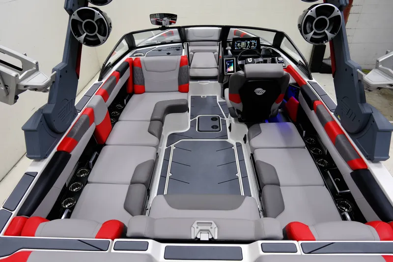 Slide: The Image of Malibu M220 2021 - 8