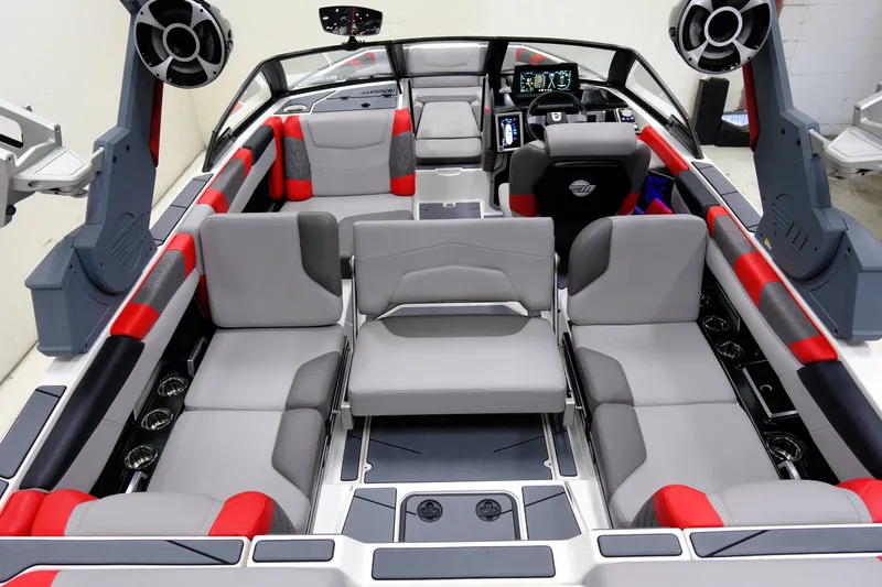 Slide: The Image of Malibu M220 2021 - 9