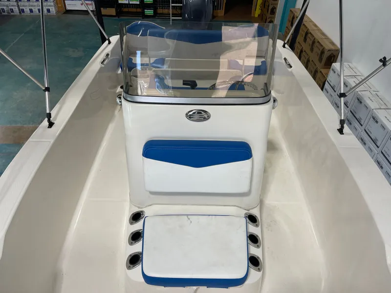 Slide: The Image of Robalo R160 Center Console 2018 - 15
