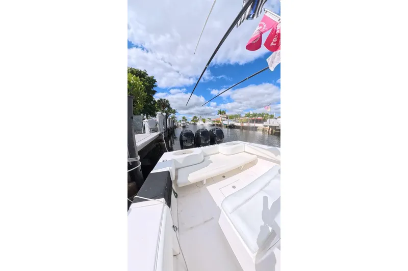 Slide: The Image of 2010 SeaHunter 40 boat docked, featuring spacious seating and clear blue skies. - 6