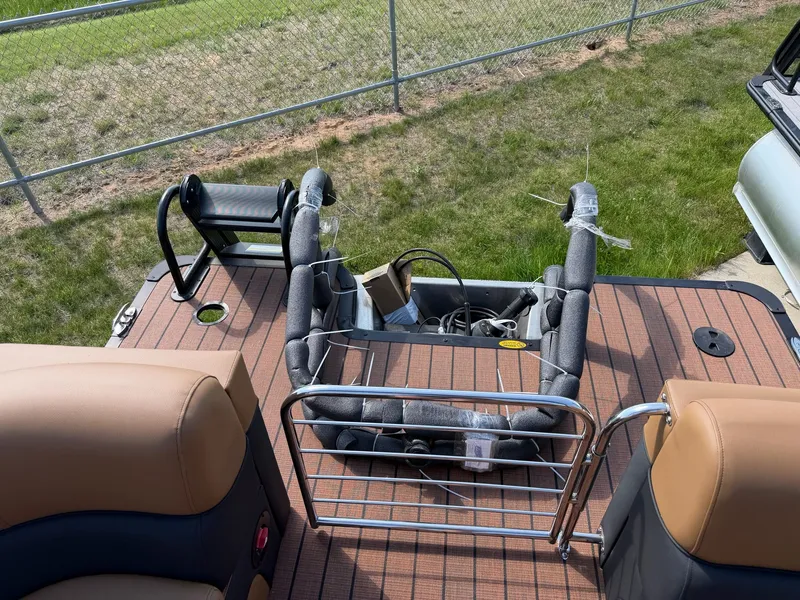 Slide: The Image of Interior of a 2026 Bentley Pontoons ELITE 253 ADMIRAL. - 14