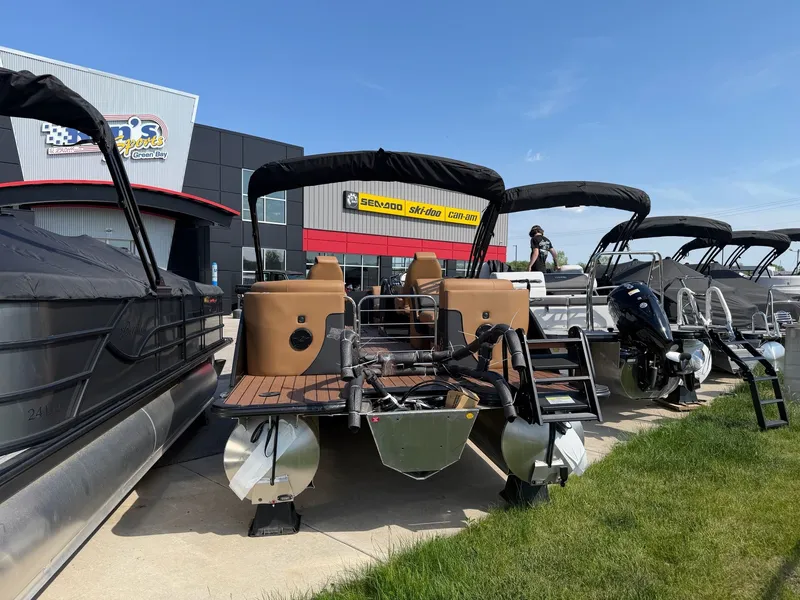 Slide: The Image of 2026 Bentley Pontoons ELITE 253 ADMIRAL Tri Toon displayed outdoors. - 3
