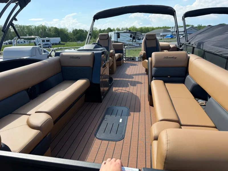 Slide: The Image of Interior of 2026 Bentley Pontoons ELITE 253 ADMIRAL. - 4