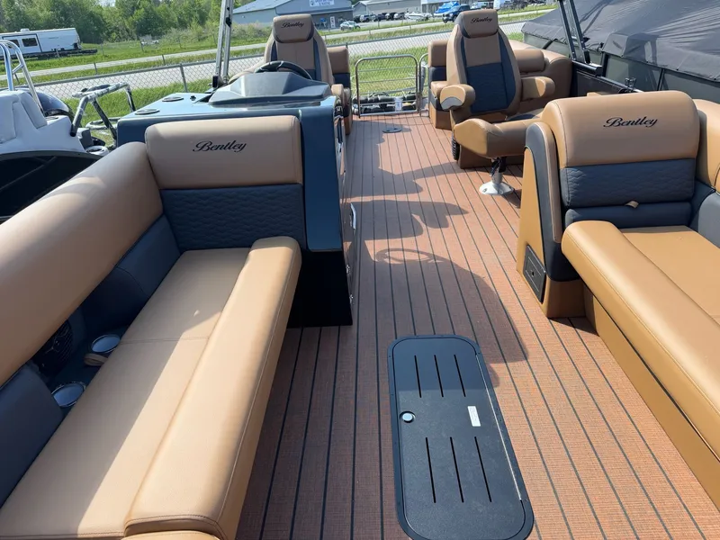 Slide: The Image of Interior of 2026 Bentley Pontoons ELITE 253 ADMIRAL with luxurious seating. - 5