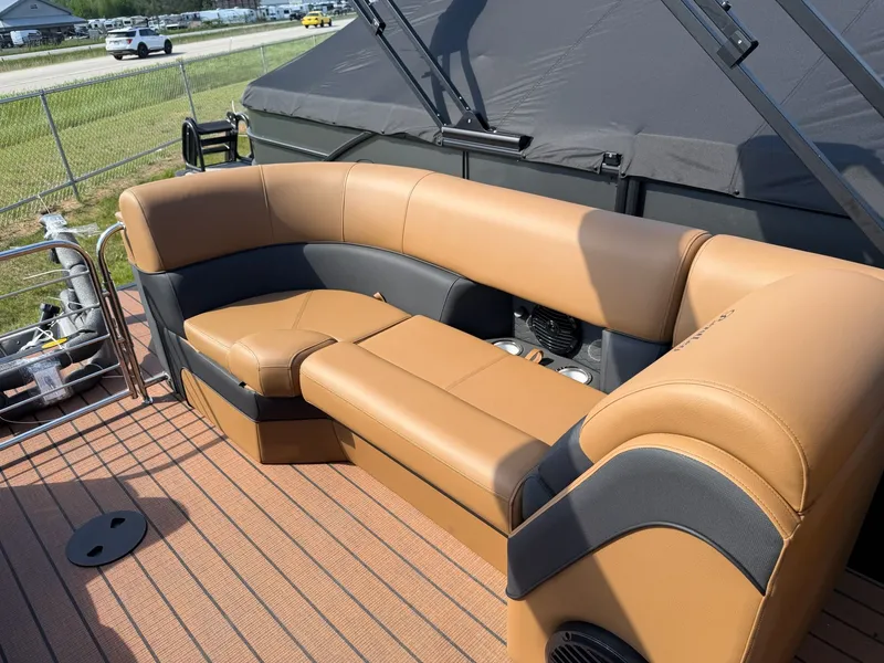 Slide: The Image of Luxurious seating on Bentley Pontoons ELITE 253 ADMIRAL 2026. - 8